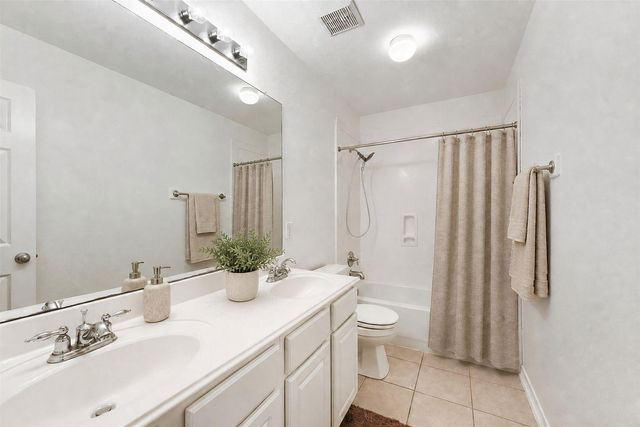 511 Silver Creek Circle, Richmond, TX 77406
