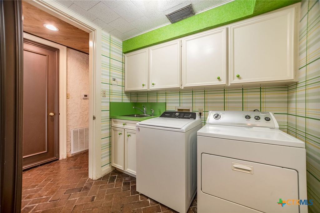 Image 32 of property listing at 1809 W Harrison Avenue, Port O'connor, TX 77982