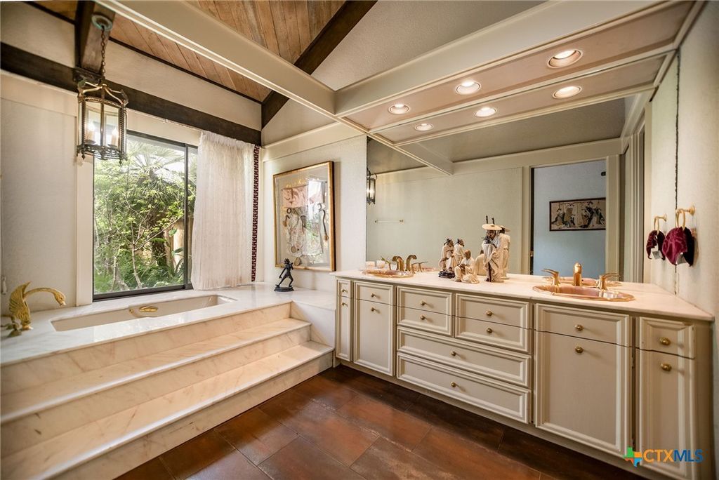 Image 36 of property listing at 1809 W Harrison Avenue, Port O'connor, TX 77982