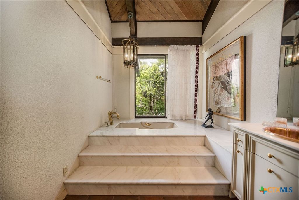 Image 37 of property listing at 1809 W Harrison Avenue, Port O'connor, TX 77982