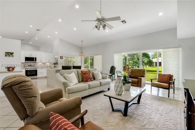 20430 SW 53rd Pl, Pembroke Pines, FL 33332