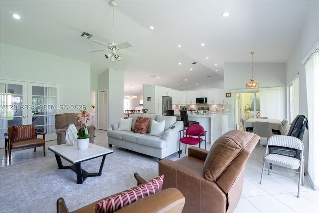 20430 SW 53rd Pl, Pembroke Pines, FL 33332