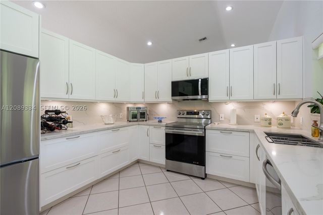 20430 SW 53rd Pl, Pembroke Pines, FL 33332