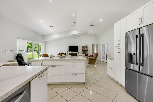 20430 SW 53rd Pl, Pembroke Pines, FL 33332