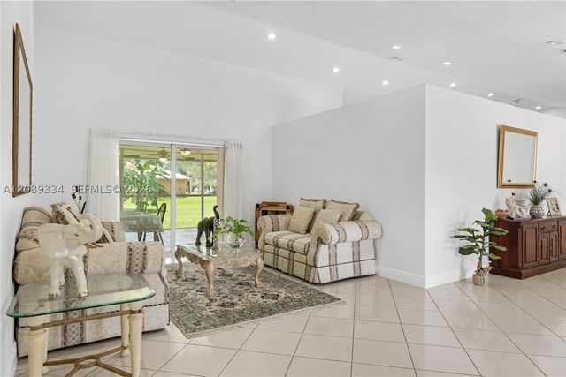 20430 SW 53rd Pl, Pembroke Pines, FL 33332