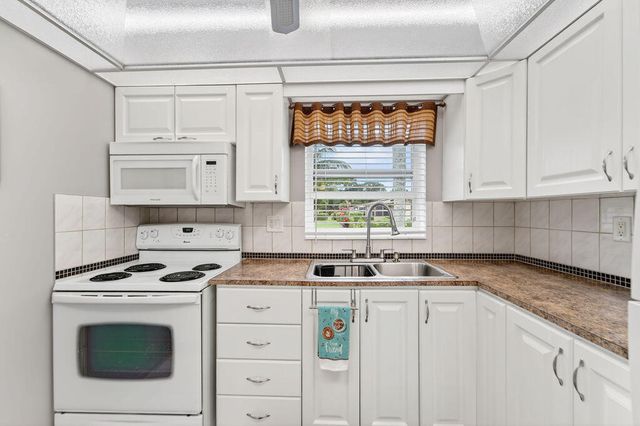 2971 W Crosley Drive F, West Palm Beach, FL 33415