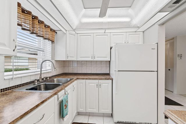 2971 W Crosley Drive F, West Palm Beach, FL 33415