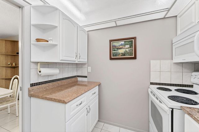 2971 W Crosley Drive F, West Palm Beach, FL 33415