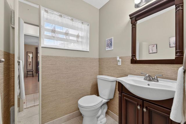 2971 W Crosley Drive F, West Palm Beach, FL 33415