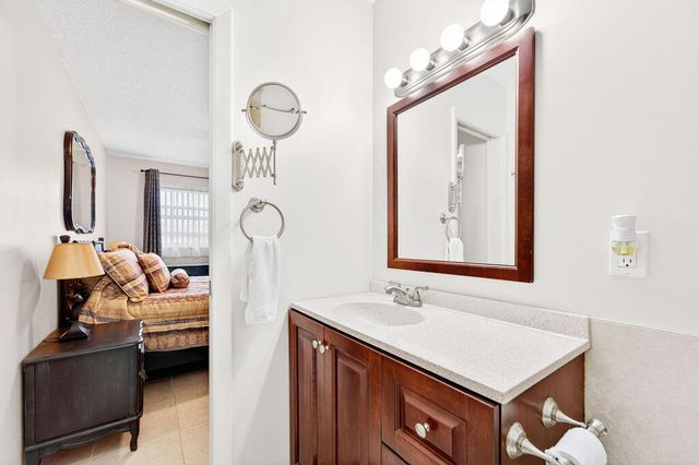 2971 W Crosley Drive F, West Palm Beach, FL 33415