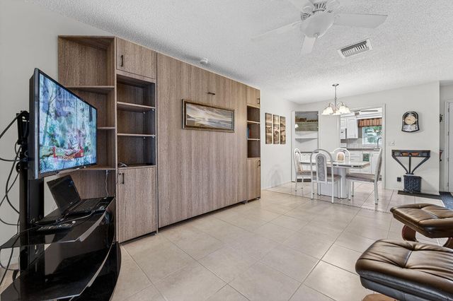 2971 W Crosley Drive F, West Palm Beach, FL 33415