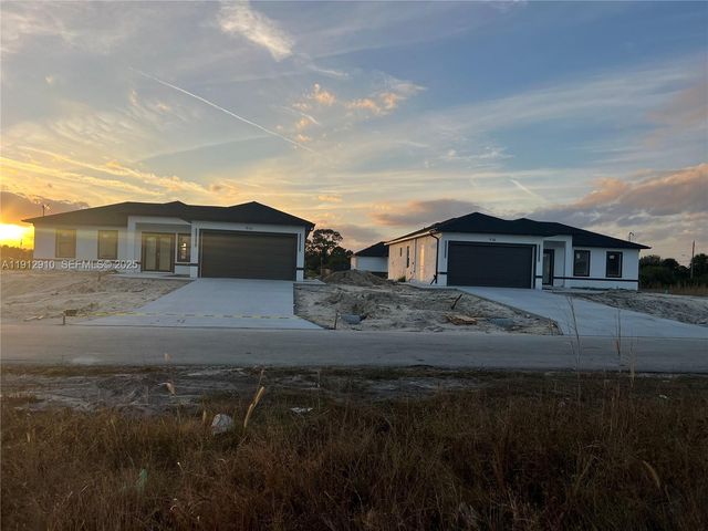 914 Manresa Ave S, Lehigh Acres, FL 33974