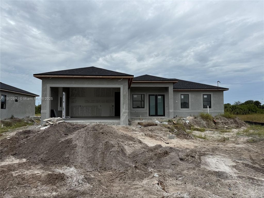 914 Manresa Ave S, Lehigh Acres, FL 33974