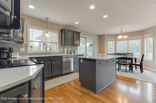 9125 Angie Way, Grand Ledge, MI 48837