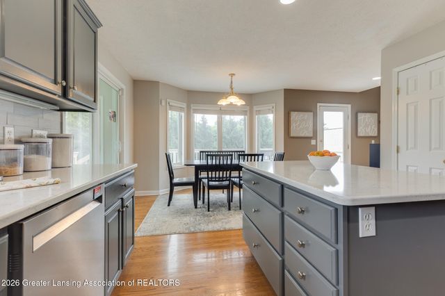 9125 Angie Way, Grand Ledge, MI 48837