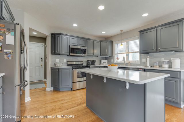 9125 Angie Way, Grand Ledge, MI 48837