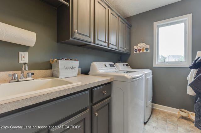 9125 Angie Way, Grand Ledge, MI 48837
