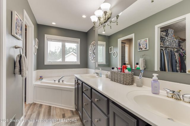 9125 Angie Way, Grand Ledge, MI 48837