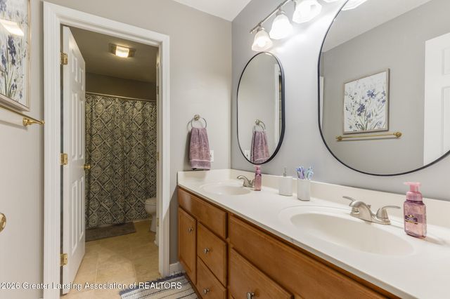 9125 Angie Way, Grand Ledge, MI 48837