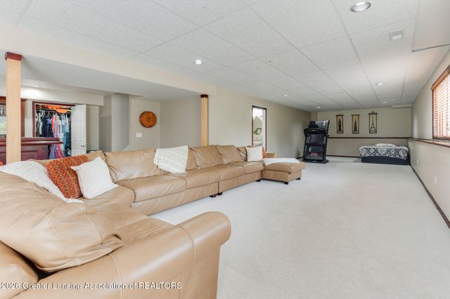 9125 Angie Way, Grand Ledge, MI 48837