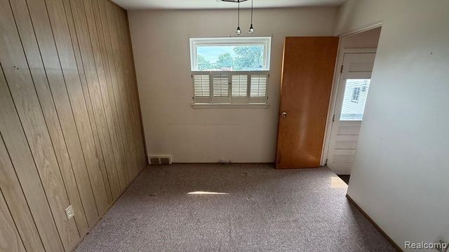 30435 Rosslyn Avenue, Garden City, MI 48135