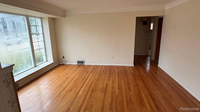 30435 Rosslyn Avenue, Garden City, MI 48135