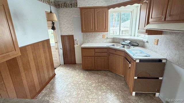30435 Rosslyn Avenue, Garden City, MI 48135