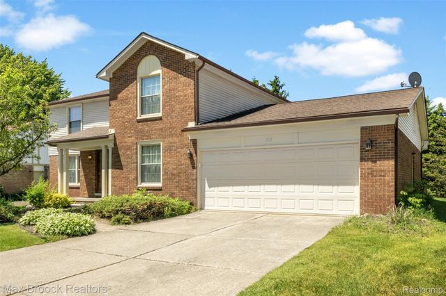 217 Stonetree Circle, Rochester Hills, MI 48309
