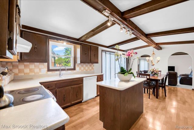217 Stonetree Circle, Rochester Hills, MI 48309