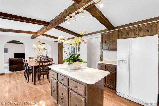 217 Stonetree Circle, Rochester Hills, MI 48309