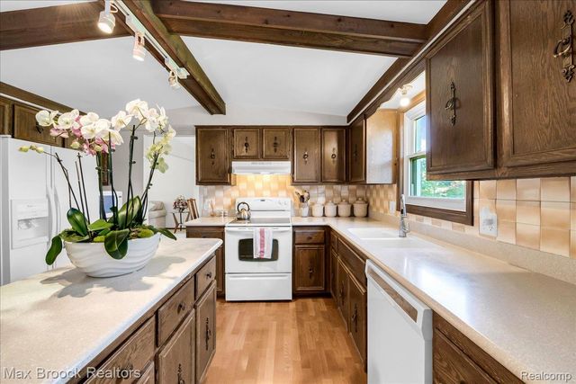 217 Stonetree Circle, Rochester Hills, MI 48309