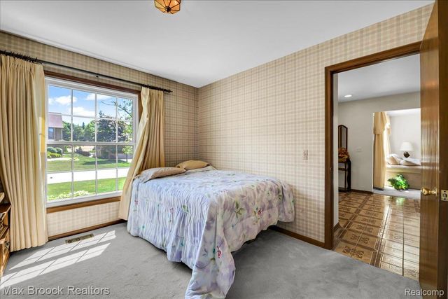 217 Stonetree Circle, Rochester Hills, MI 48309