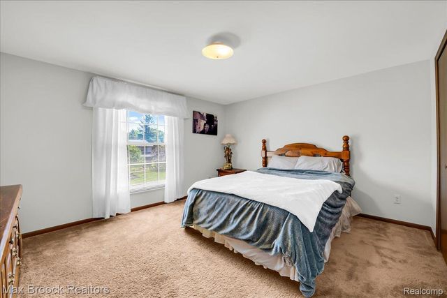 217 Stonetree Circle, Rochester Hills, MI 48309