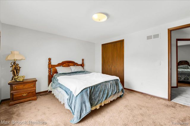 217 Stonetree Circle, Rochester Hills, MI 48309