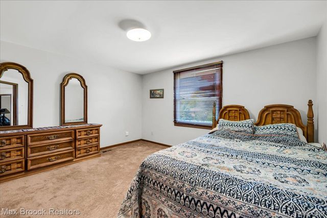217 Stonetree Circle, Rochester Hills, MI 48309
