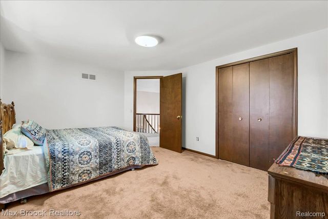 217 Stonetree Circle, Rochester Hills, MI 48309