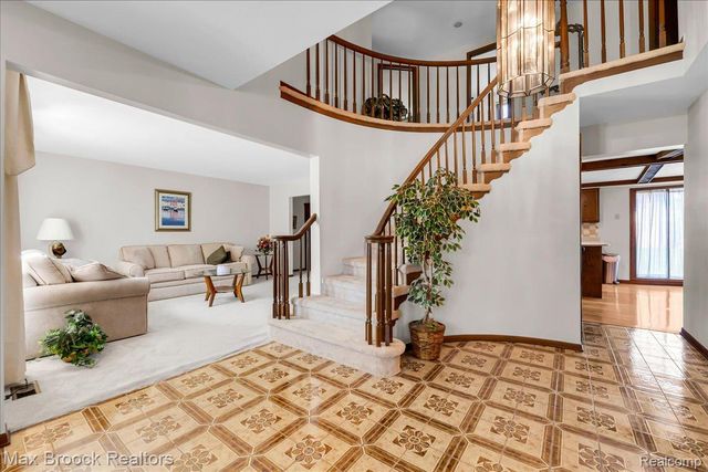 217 Stonetree Circle, Rochester Hills, MI 48309