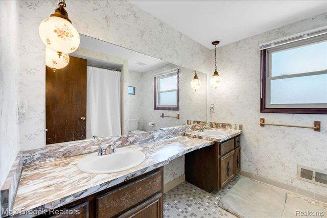 217 Stonetree Circle, Rochester Hills, MI 48309