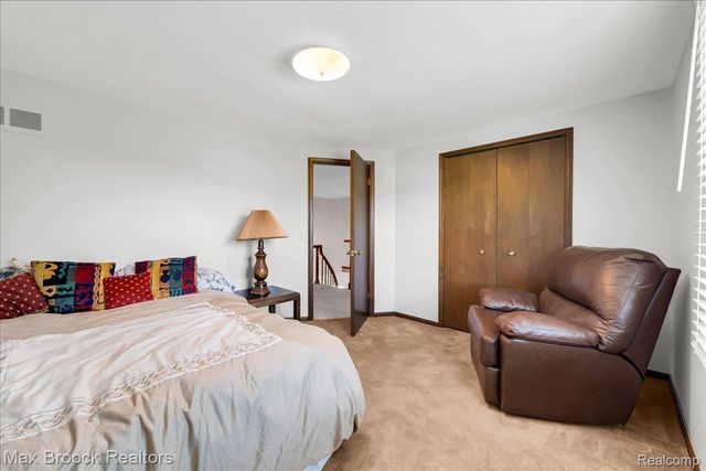 217 Stonetree Circle, Rochester Hills, MI 48309
