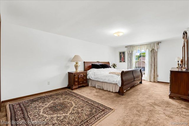 217 Stonetree Circle, Rochester Hills, MI 48309
