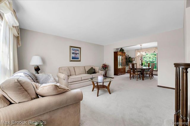 217 Stonetree Circle, Rochester Hills, MI 48309