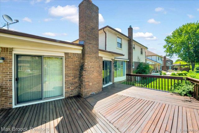 217 Stonetree Circle, Rochester Hills, MI 48309