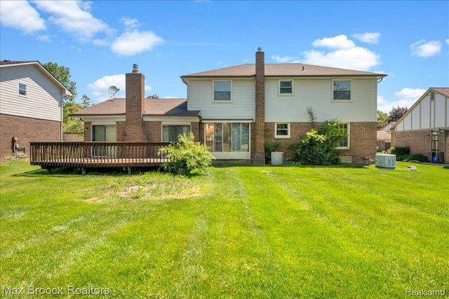 217 Stonetree Circle, Rochester Hills, MI 48309