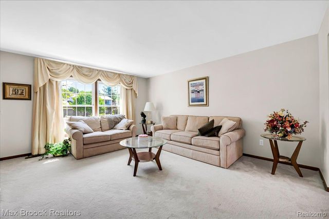 217 Stonetree Circle, Rochester Hills, MI 48309