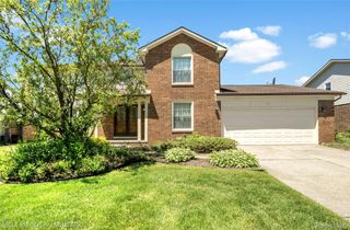 217 Stonetree Circle, Rochester Hills, MI 48309
