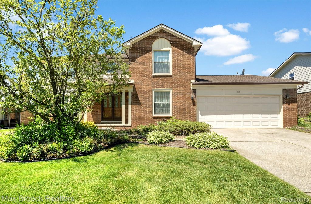 217 Stonetree Circle, Rochester Hills, MI 48309