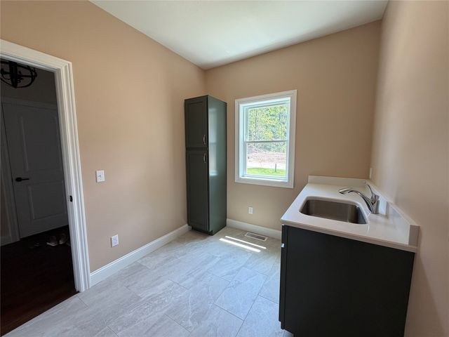 7370 KORIN Crossing 95, Erie, PA 16415