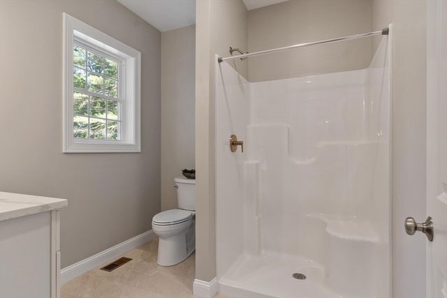 6 Jewett Rd, Sterling, MA 01564