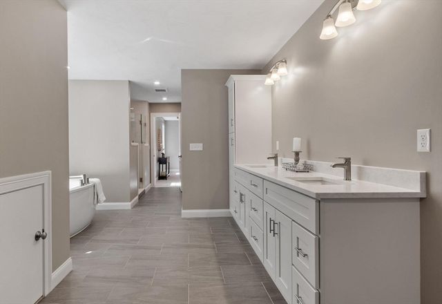 6 Jewett Rd, Sterling, MA 01564