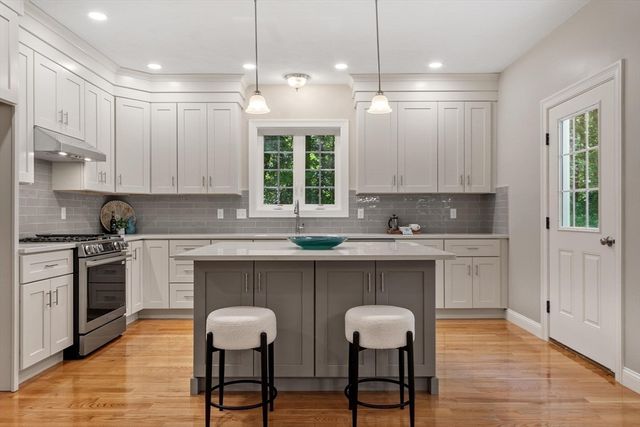6 Jewett Rd, Sterling, MA 01564